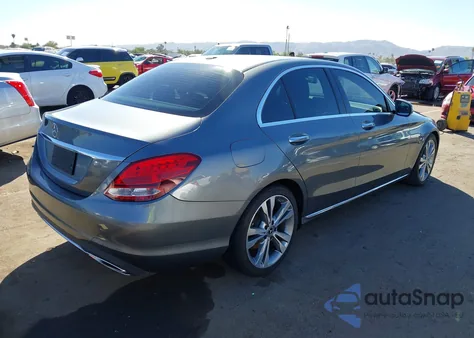 2017 Mercedes-Benz C 300 из США, поврежденный, VIN 55SWF4JB9HU218076